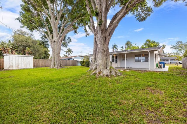 1820 PATLIN CIRCLE N, Largo, FL 33770