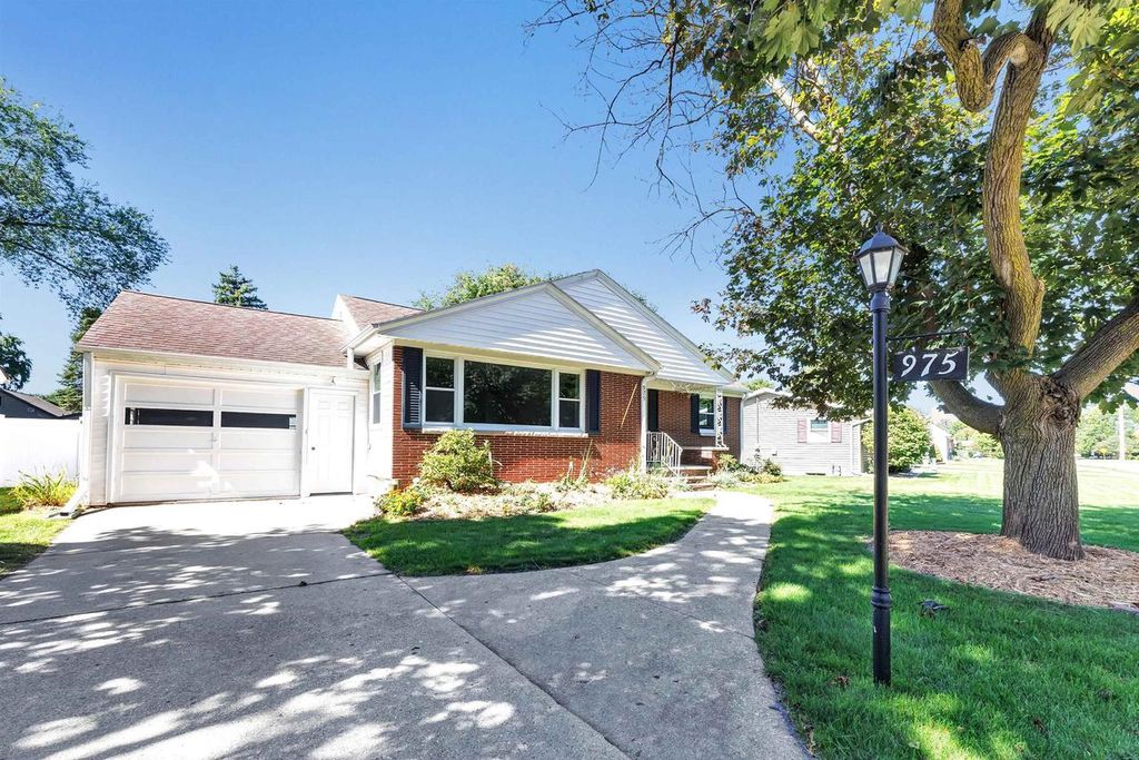 975 COPPENS ROAD, Green Bay, WI 54303