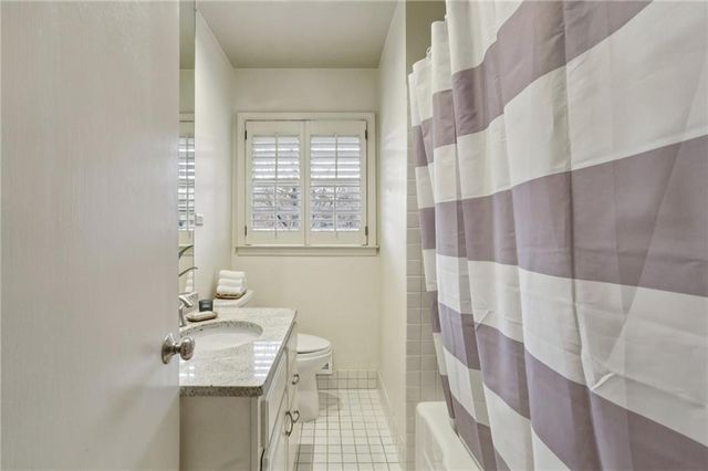 2556 Defoors Ferry NW Road, Atlanta, GA 30318