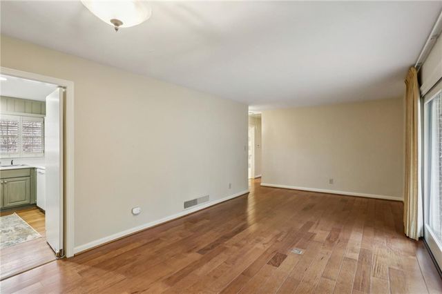 2556 Defoors Ferry NW Road, Atlanta, GA 30318