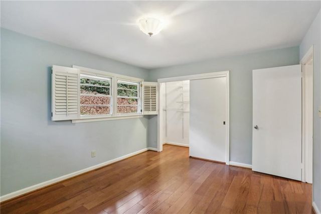 2556 Defoors Ferry NW Road, Atlanta, GA 30318