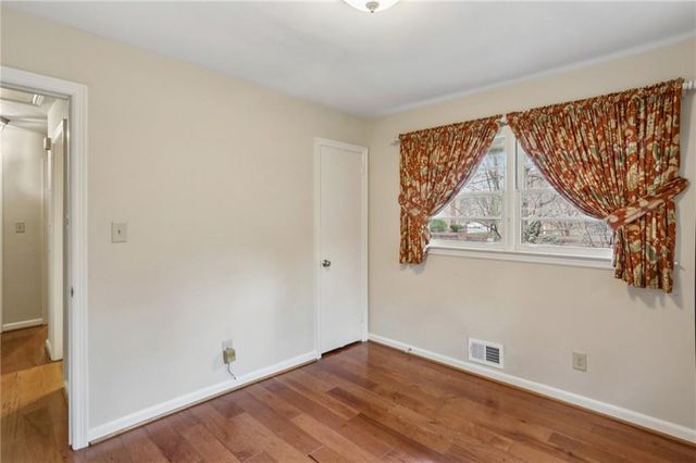 2556 Defoors Ferry NW Road, Atlanta, GA 30318