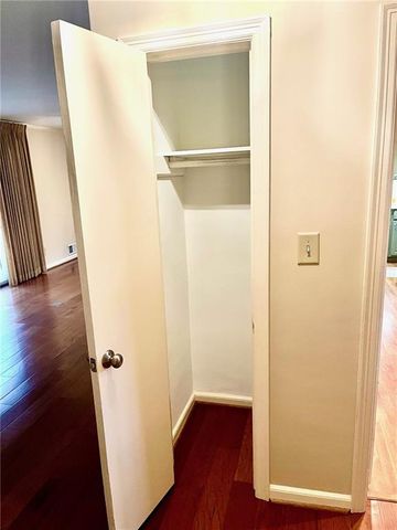 2556 Defoors Ferry NW Road, Atlanta, GA 30318