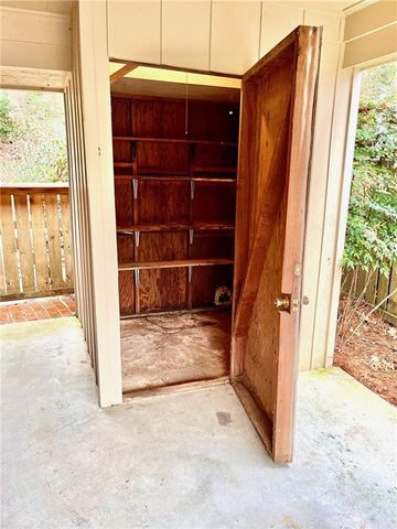 2556 Defoors Ferry NW Road, Atlanta, GA 30318