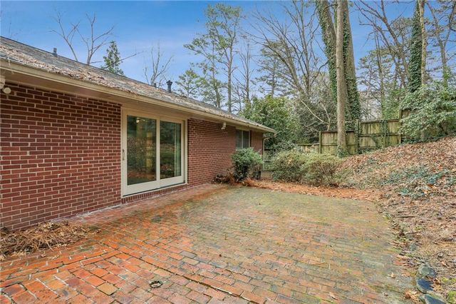 2556 Defoors Ferry NW Road, Atlanta, GA 30318