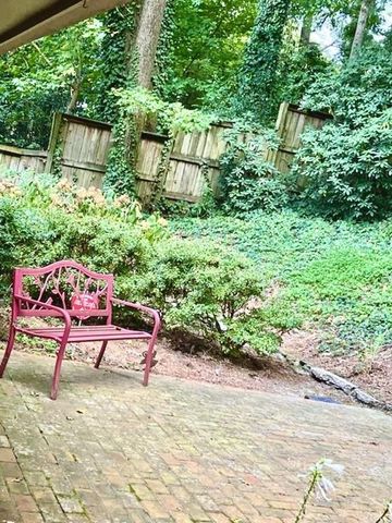 2556 Defoors Ferry NW Road, Atlanta, GA 30318