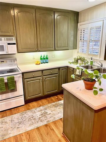 2556 Defoors Ferry NW Road, Atlanta, GA 30318