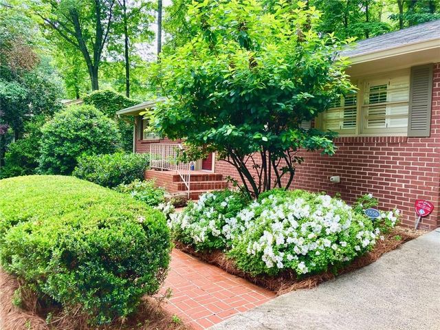 2556 Defoors Ferry NW Road, Atlanta, GA 30318