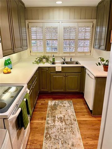 2556 Defoors Ferry NW Road, Atlanta, GA 30318