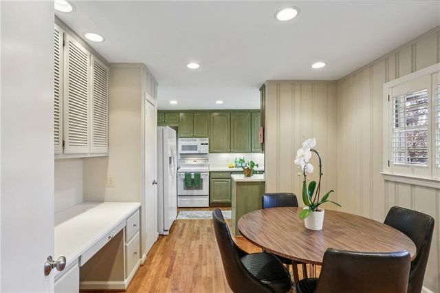 2556 Defoors Ferry NW Road, Atlanta, GA 30318