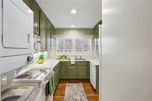 2556 Defoors Ferry NW Road, Atlanta, GA 30318