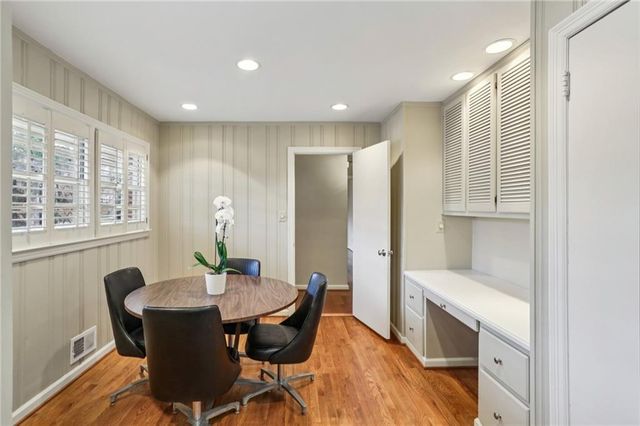 2556 Defoors Ferry NW Road, Atlanta, GA 30318