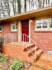 2556 Defoors Ferry NW Road, Atlanta, GA 30318