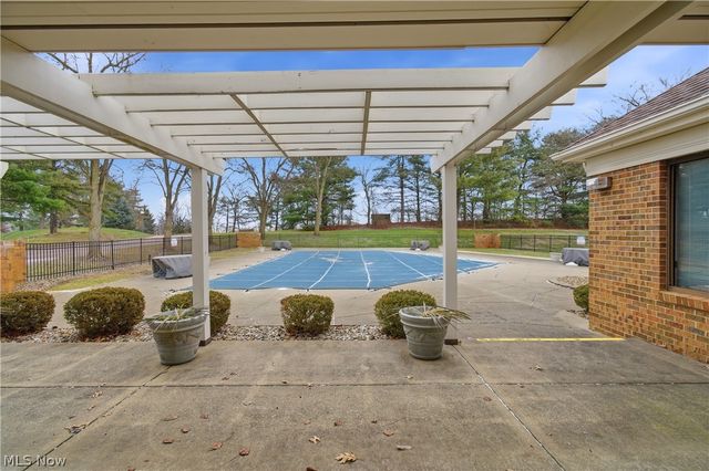 4557 Saint James Circle NW, Canton, OH 44708