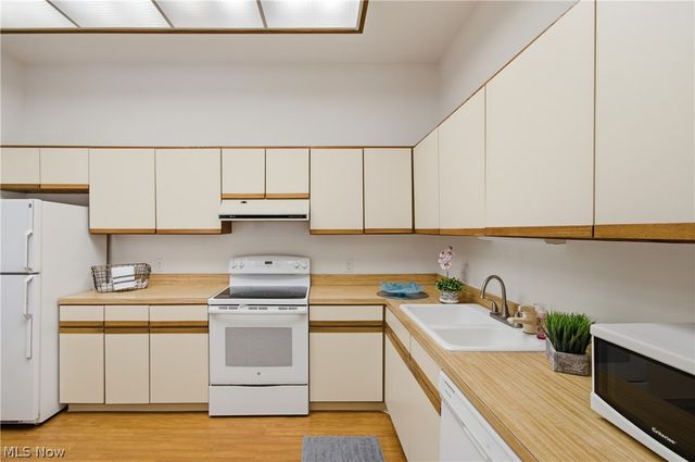 4557 Saint James Circle NW, Canton, OH 44708