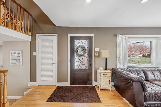 76 S Bay Drive, Massapequa, NY 11758