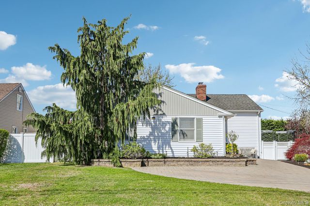 76 S Bay Drive, Massapequa, NY 11758