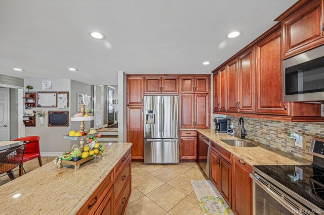 76 S Bay Drive, Massapequa, NY 11758