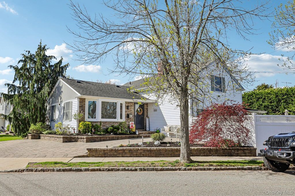 76 S Bay Drive, Massapequa, NY 11758