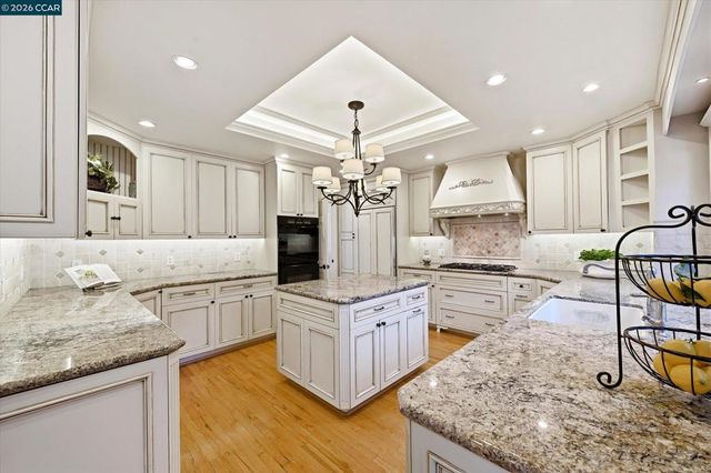 10 Elizabeth Ln, Danville, CA 94526