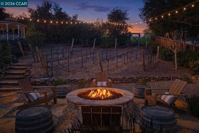 10 Elizabeth Ln, Danville, CA 94526