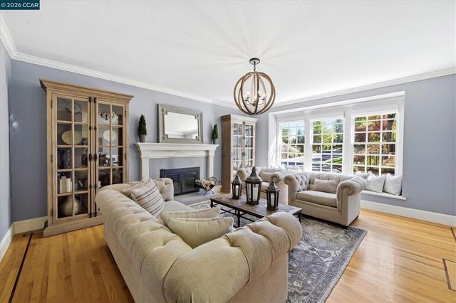 10 Elizabeth Ln, Danville, CA 94526