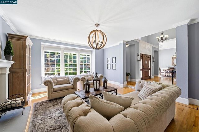 10 Elizabeth Ln, Danville, CA 94526