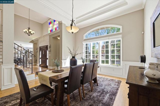 10 Elizabeth Ln, Danville, CA 94526