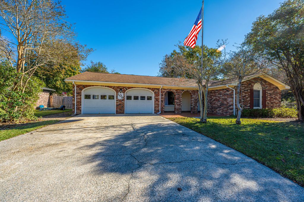 109 Berkshire Court, Goose Creek, SC 29445