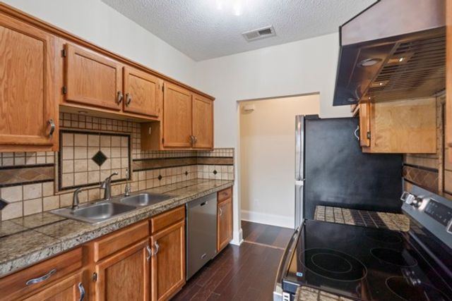 421 Cedar Park Cir, La Vergne, TN 37086