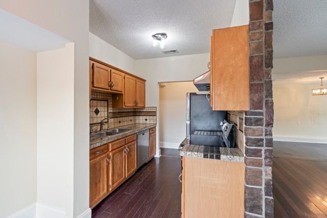 421 Cedar Park Cir, La Vergne, TN 37086