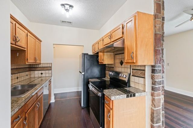 421 Cedar Park Cir, La Vergne, TN 37086