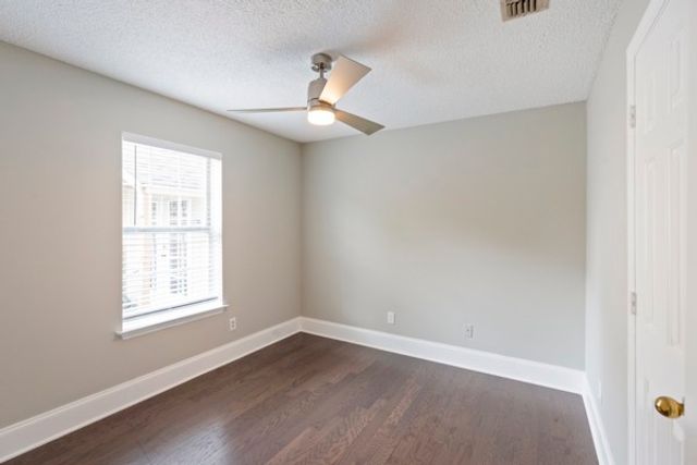 421 Cedar Park Cir, La Vergne, TN 37086