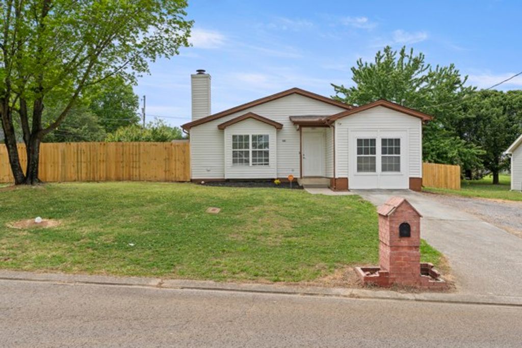 421 Cedar Park Cir, La Vergne, TN 37086