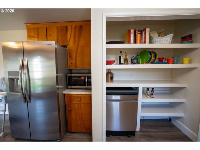 1873 ALDERWOOD St, Eugene, OR 97404