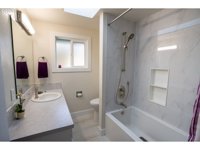 1873 ALDERWOOD St, Eugene, OR 97404