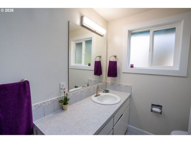 1873 ALDERWOOD St, Eugene, OR 97404