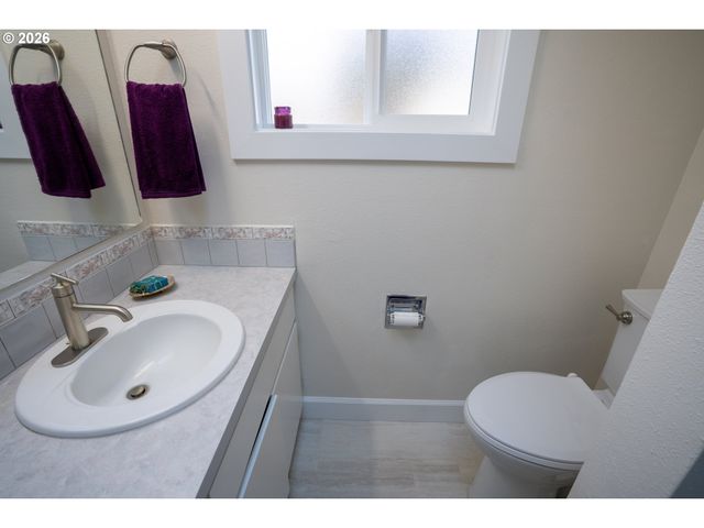 1873 ALDERWOOD St, Eugene, OR 97404