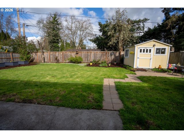 1873 ALDERWOOD St, Eugene, OR 97404