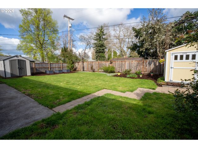 1873 ALDERWOOD St, Eugene, OR 97404