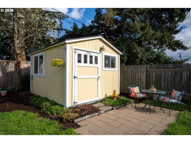 1873 ALDERWOOD St, Eugene, OR 97404