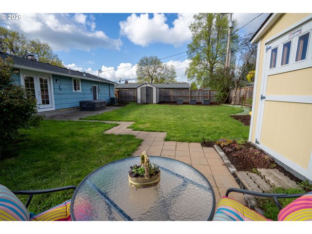 1873 ALDERWOOD St, Eugene, OR 97404