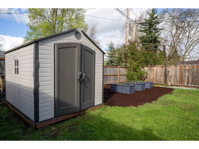 1873 ALDERWOOD St, Eugene, OR 97404