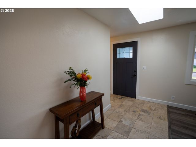 1873 ALDERWOOD St, Eugene, OR 97404