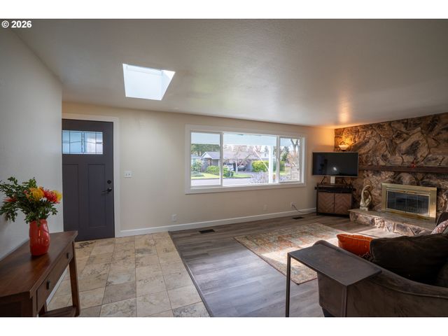 1873 ALDERWOOD St, Eugene, OR 97404