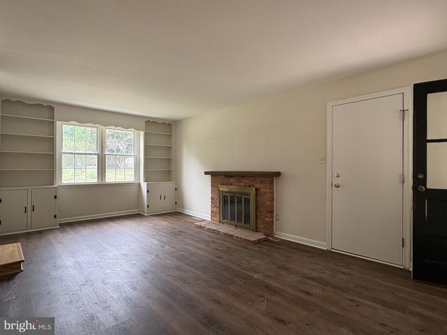 24 WAKEFIELD DR, Newark, DE 19711
