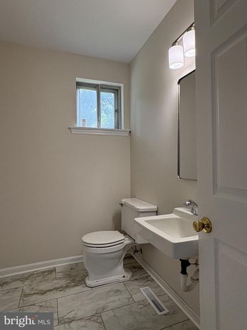 24 WAKEFIELD DR, Newark, DE 19711