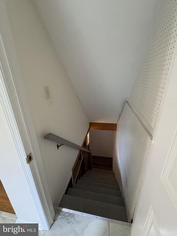24 WAKEFIELD DR, Newark, DE 19711