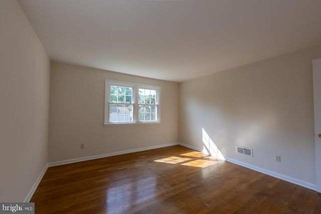 24 WAKEFIELD DR, Newark, DE 19711
