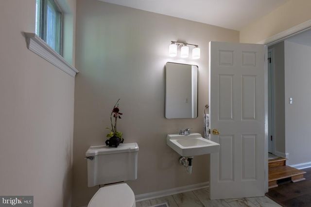 24 WAKEFIELD DR, Newark, DE 19711